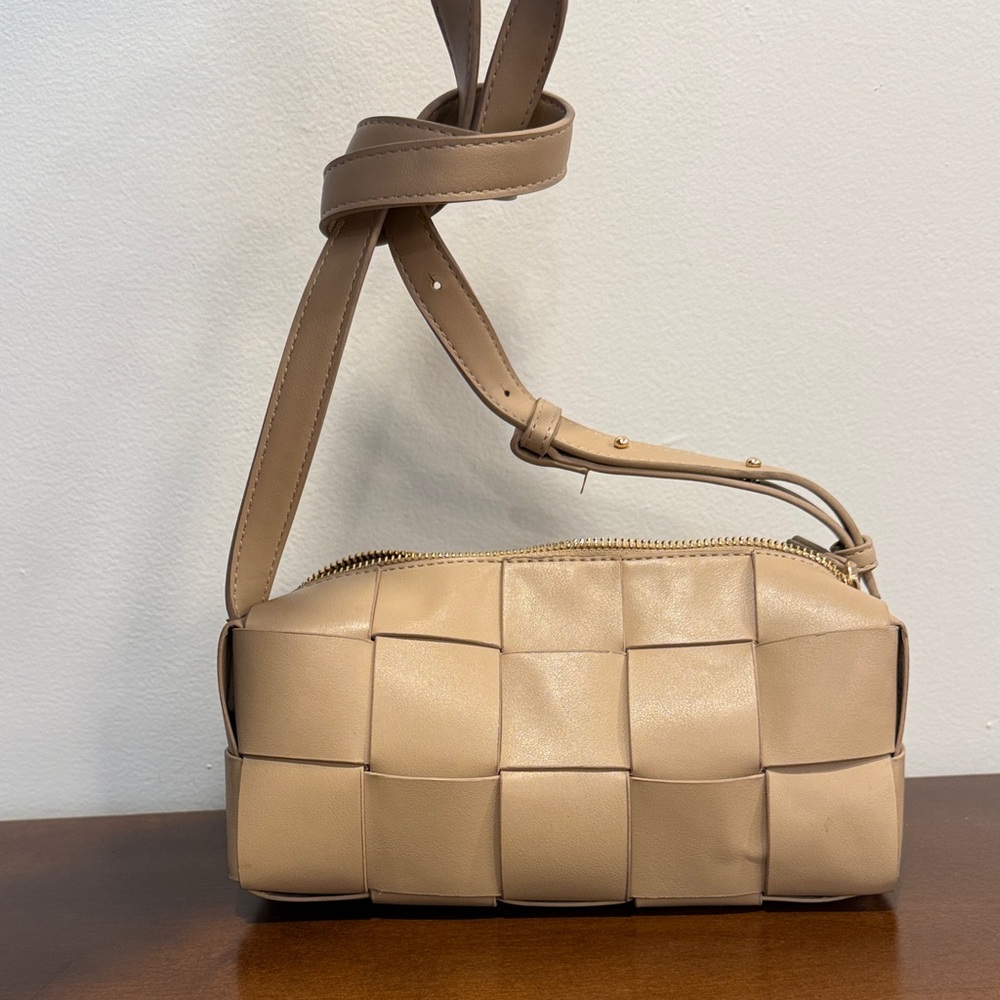 Elegant Beige Woven Crossbody Bag